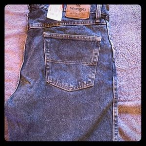 Band new pair of Men’s Wrangler Pants Size 38x32